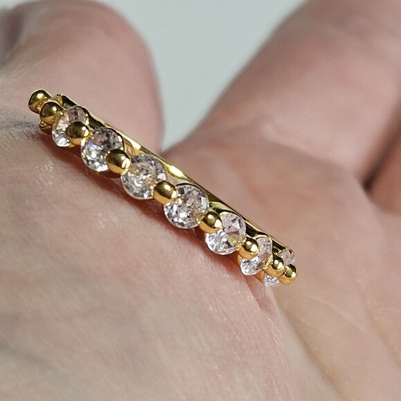 *Sale* Gold Tone Clear Rhinestone Stackable Ring Size 5.5 - Picture 1 of 13